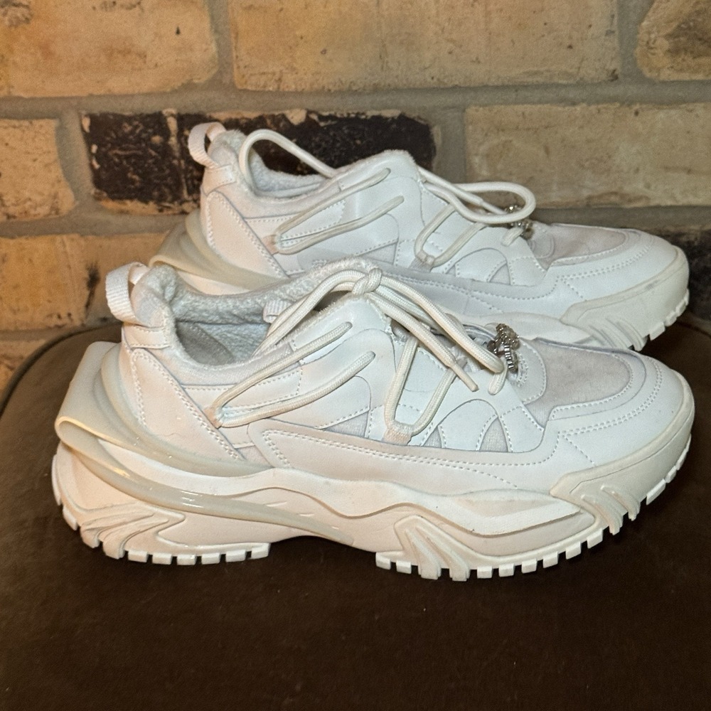 Gianni Bini Venus Chunky Lace-Up Rhinestone Charm Retro Sneakers 8.5 - Picture 3 of 5